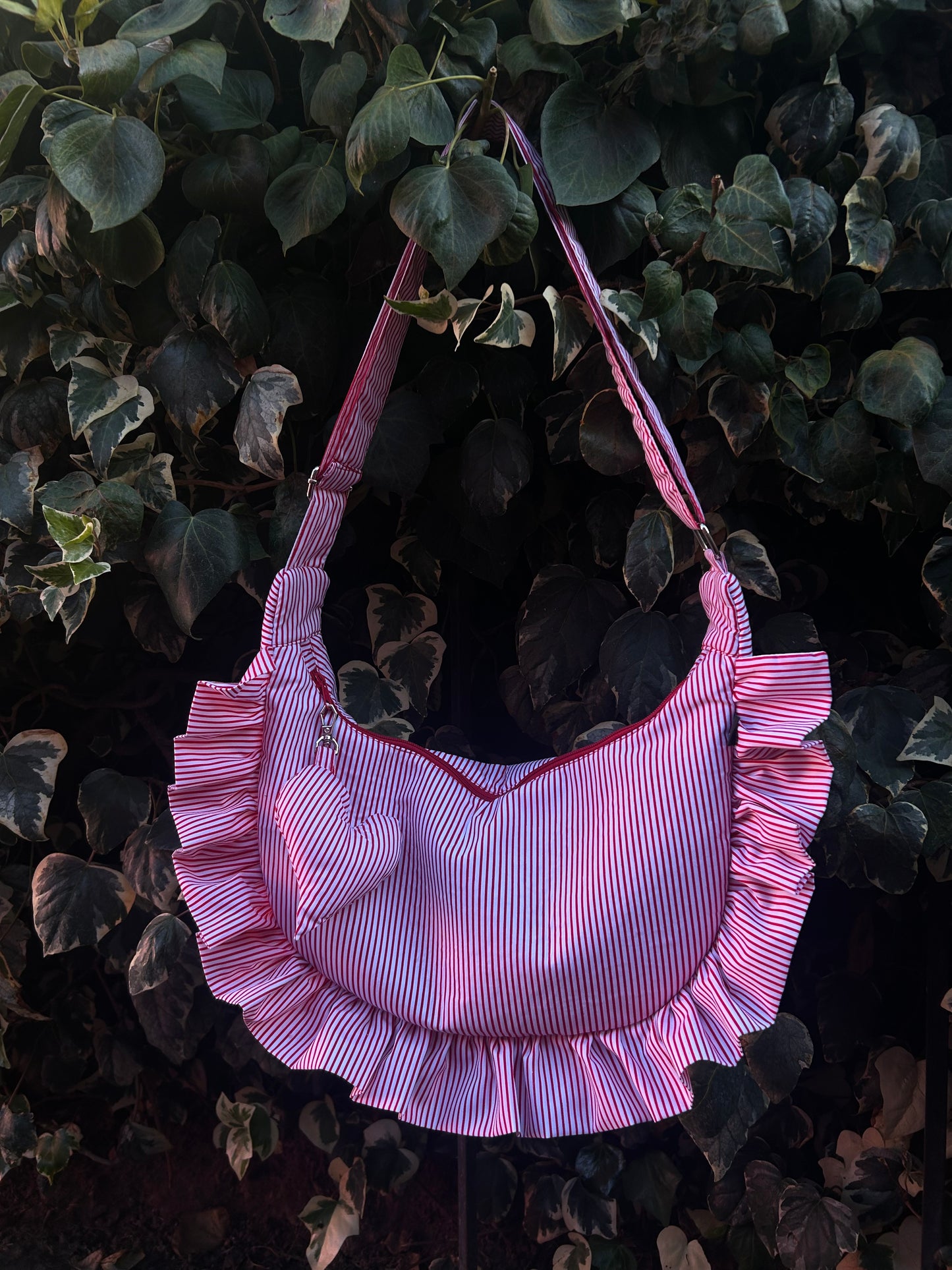 Cartera Blanca Líneas Rojas + Corazón Acolchado