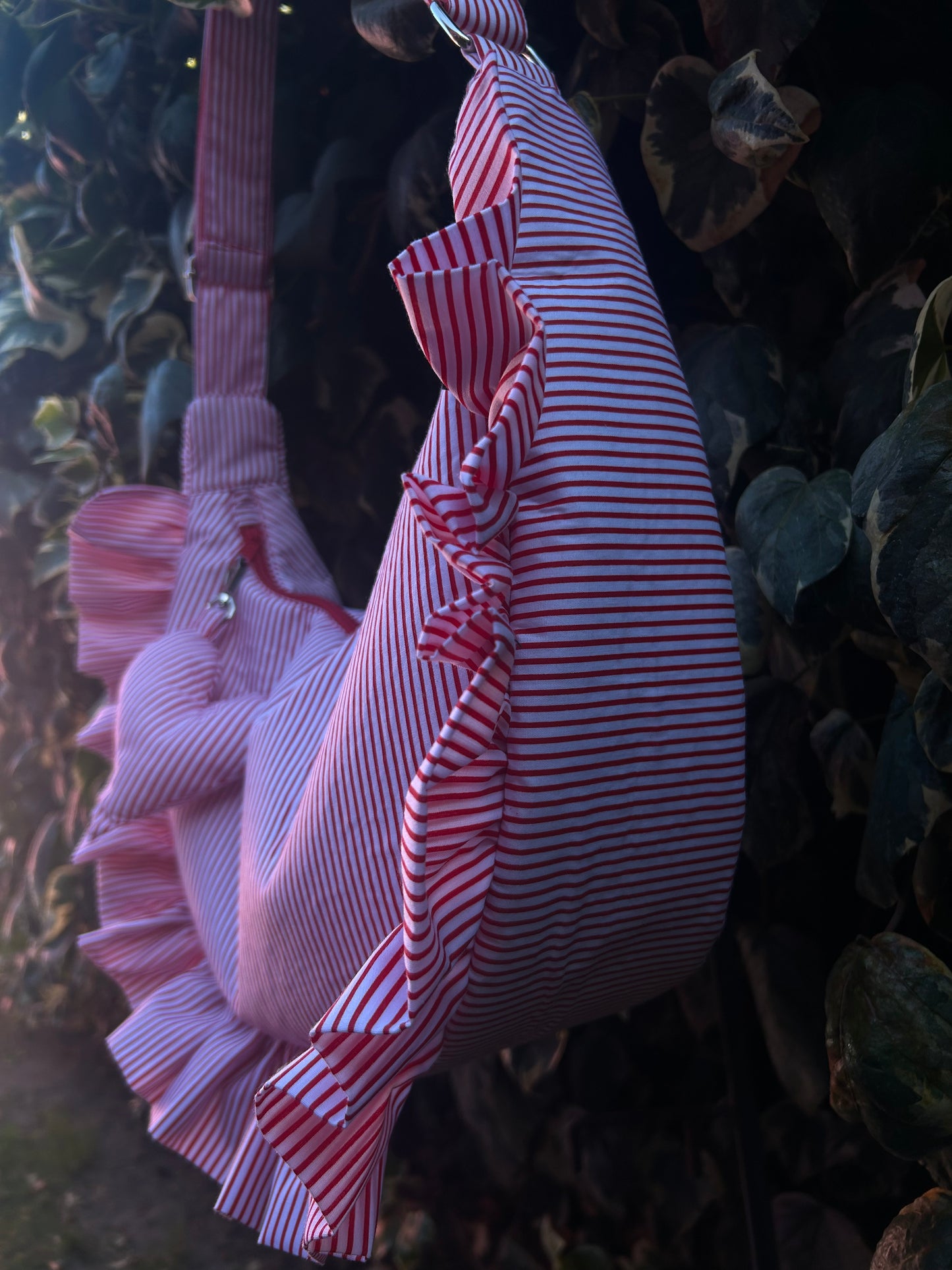 Cartera Blanca Líneas Rojas + Corazón Acolchado